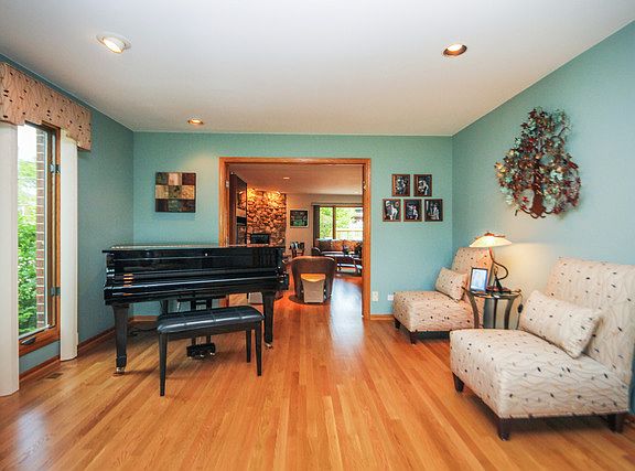 4th image of 6655 N Saint Louis Ave