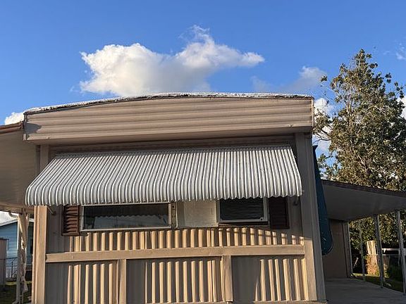 2nd image of 2522 Amberly Rd NE