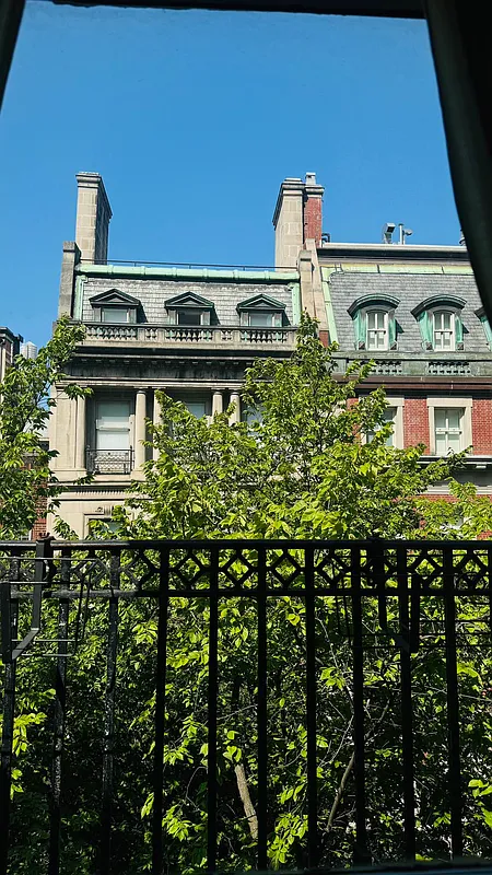 44 East 65th St Unit 5A  