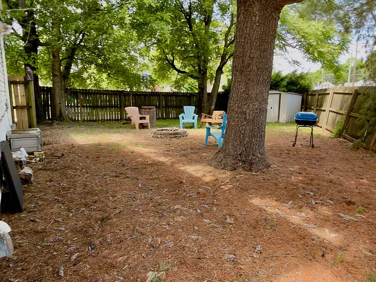 2125 Crittenden Dr — Photo 21