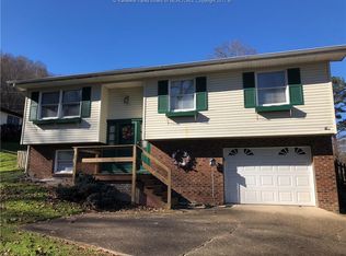 109 Blue Grass Ln, Hurricane, WV 25526