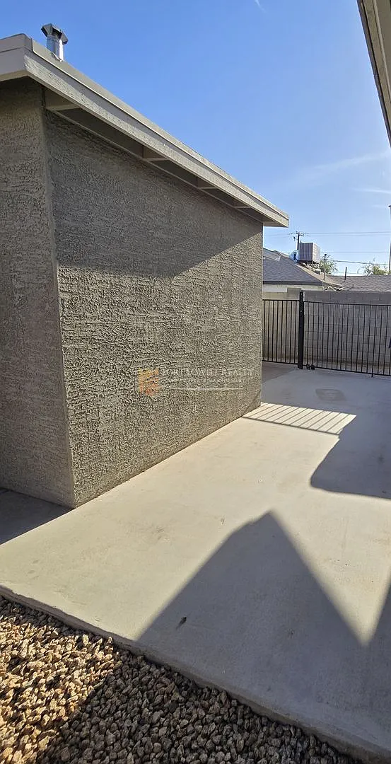Newly Renovated 3 Bedroom, 2 Bath Home Available May! — Photo 1
