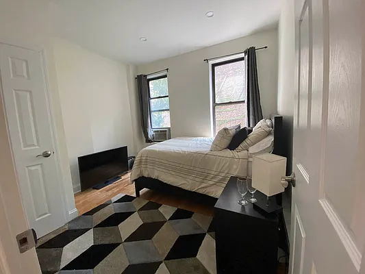 Rented by Urban Real Estate Property Group Inc | media 7