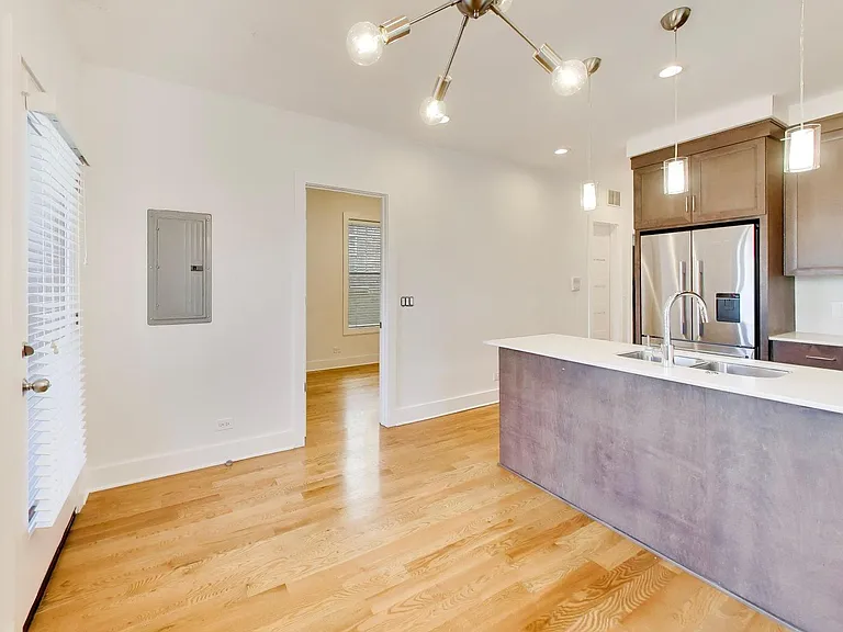 2132 N Oakley Ave #3 — Photo 13
