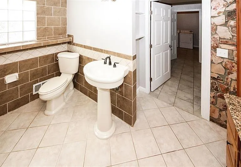 5075 Winters Chapel Rd — Photo 42