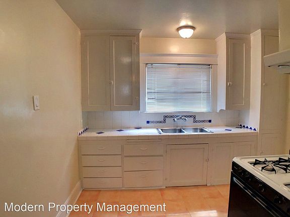 4th image of 1311 N Mansfield Ave APT B