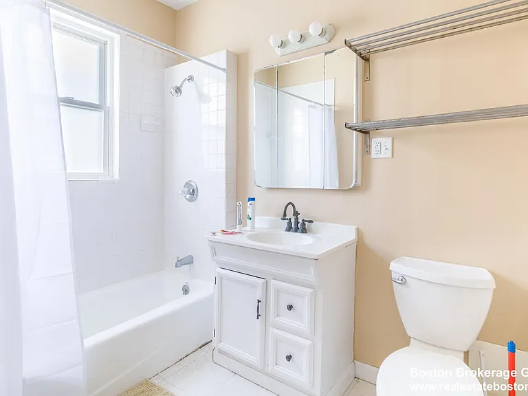 24 Willis St #3 — Photo 11