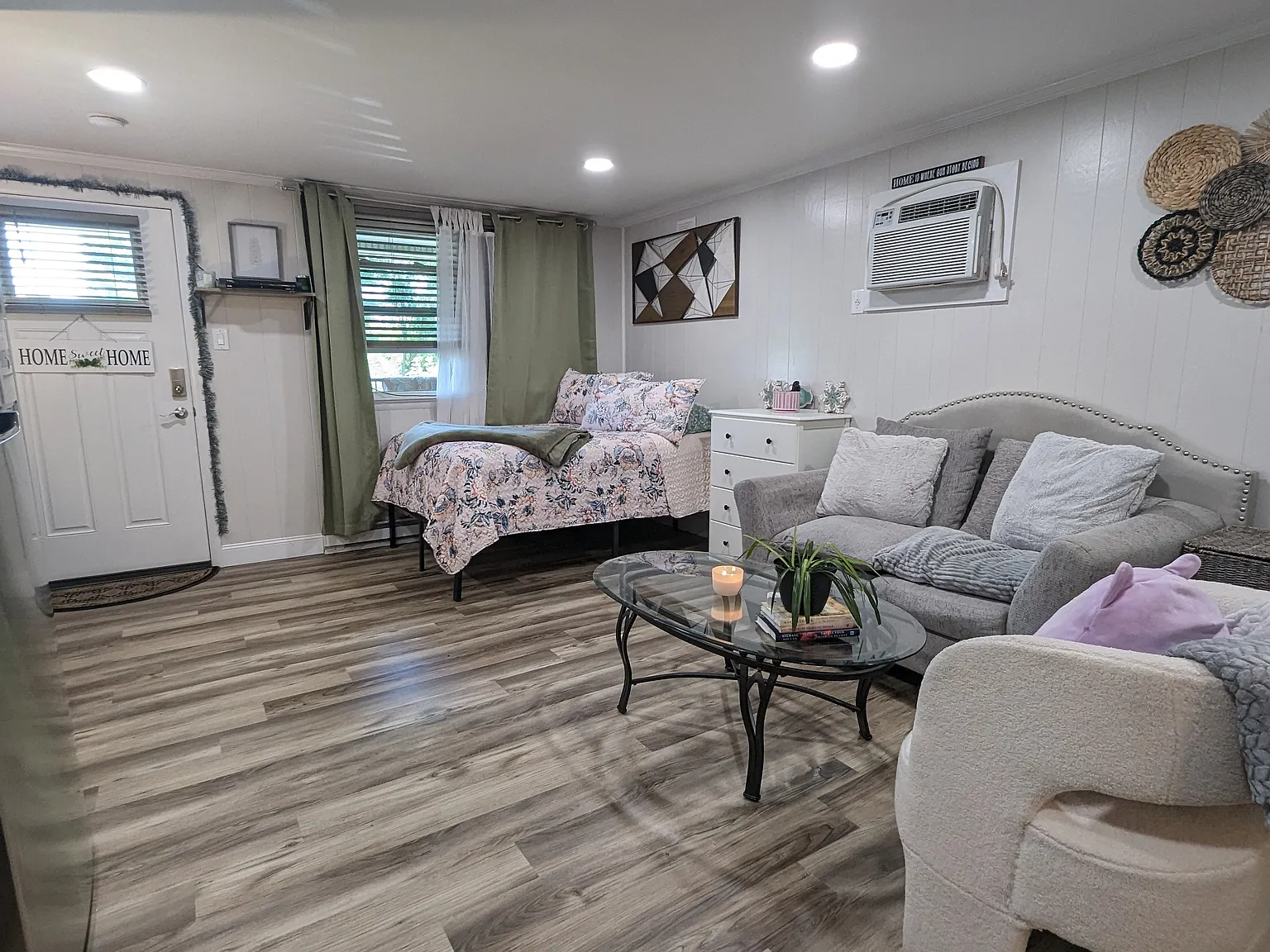 Studio, 365 sqft, $900 — Photo 2