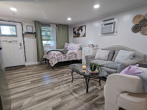2nd image of 1056 Dual Pl APT 2