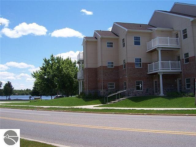 1st image of 301 N Lake St