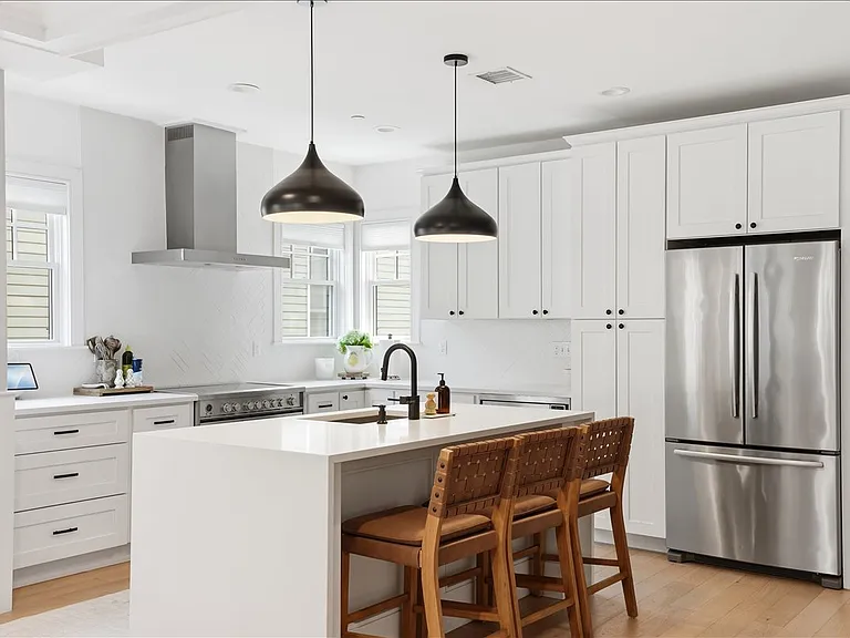 613 E 6th St #3 — Photo 6