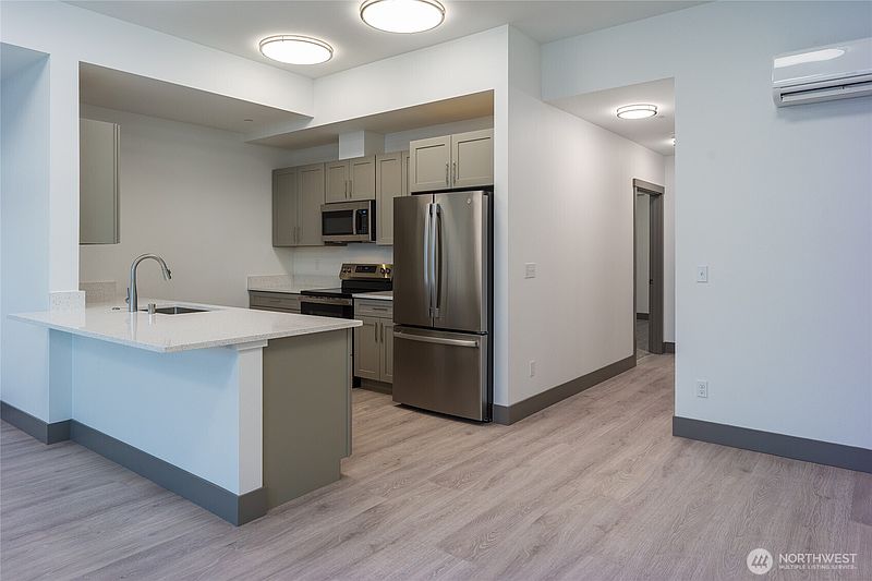 5th image of 623 Morris Street #E2