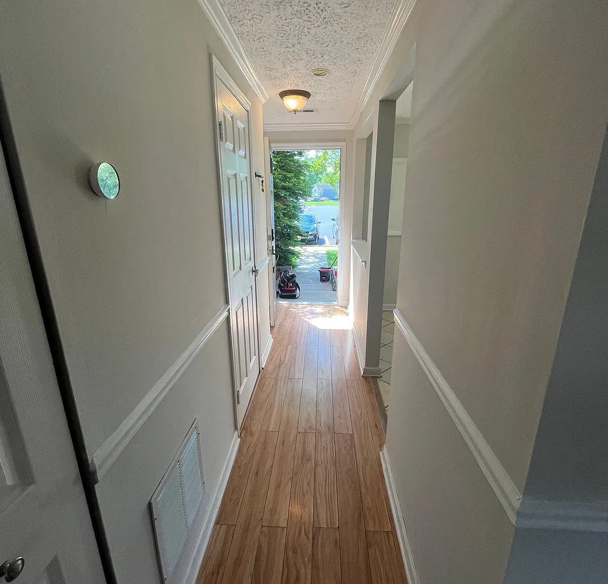 3 bed, 1.5 bath, 1220 sqft, $2,500 — Photo 3