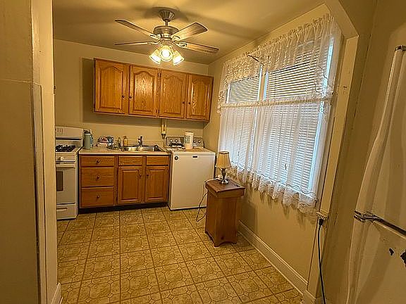 3rd image of 5072 Orville Ave