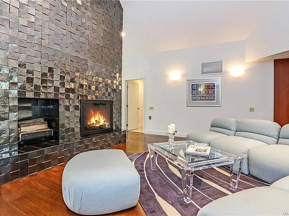 3rd image of 15 Rolling Hills Ln