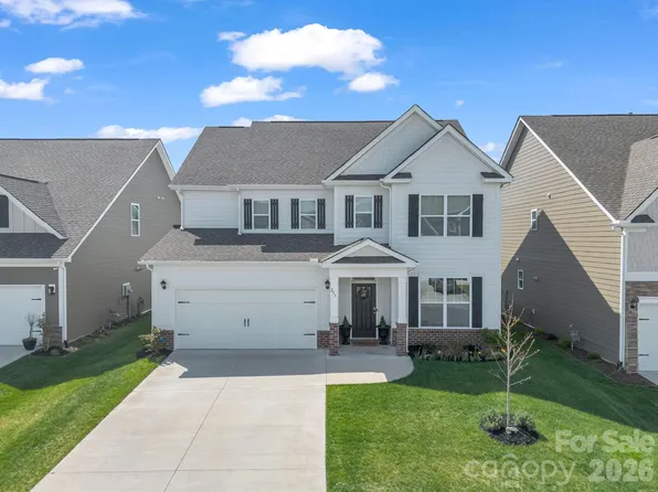 255 Fox Cove Rd, Hendersonville, NC 28792