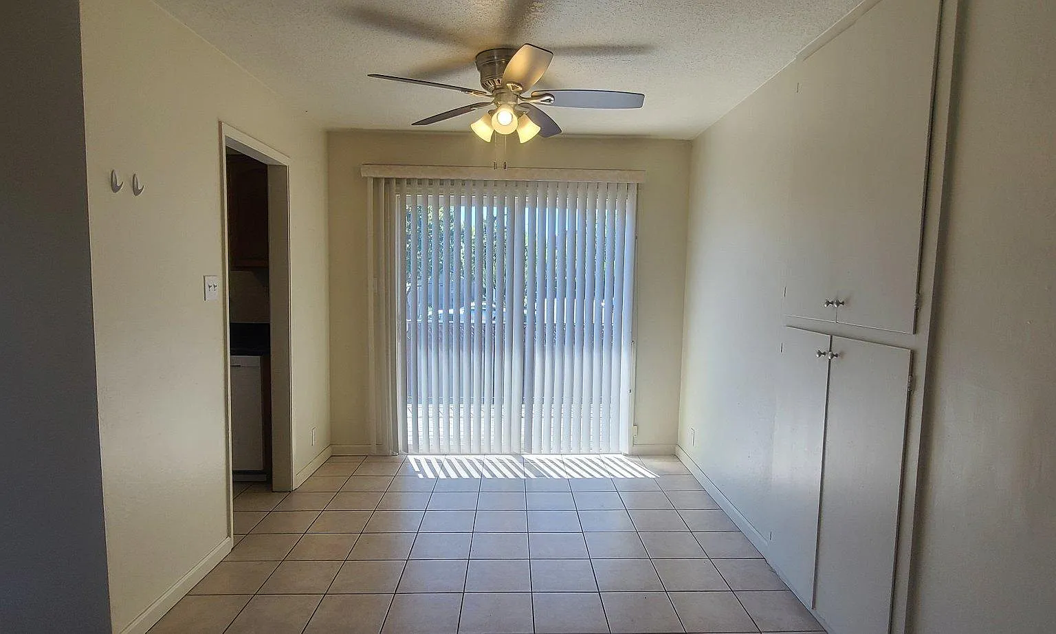 2 bed, 950 sqft, $2,475 — Photo 3
