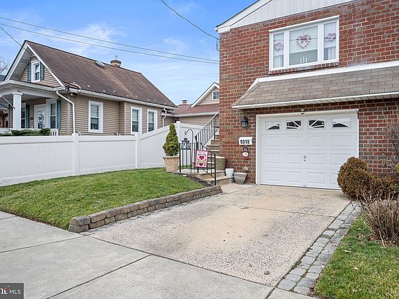 4th image of 9318 Ditman St