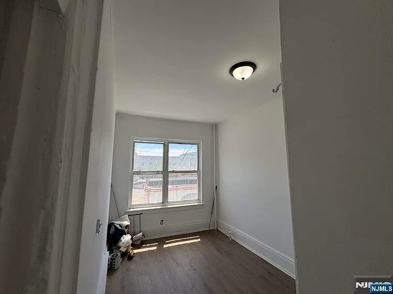 15 Park Ave — Photo 7