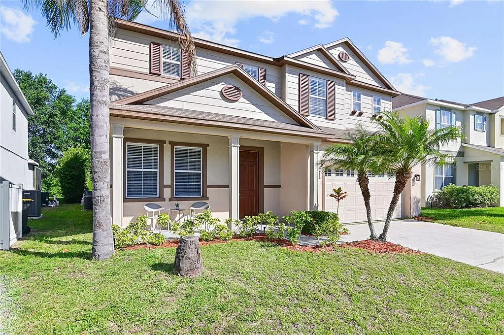 6 bed, 4.5 bath, 3396 sqft, $3,700 — Photo 2