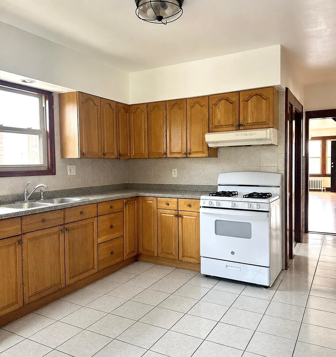 3 bed, 1000 sqft, $2,700 — Photo 4