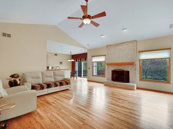 1490 Southridge Trl, Algonquin, IL 60102