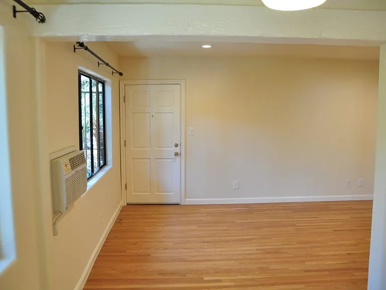 828 N Martel Ave #2 — Photo 14