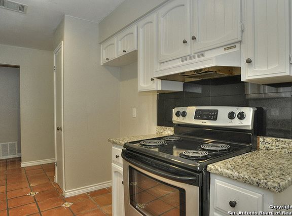 3rd image of 9211 Thornbury St