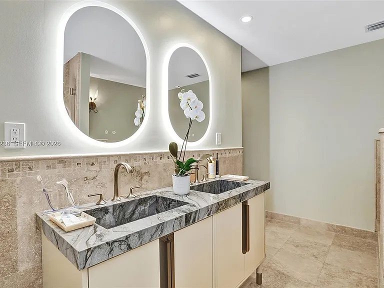 1534 Palancia Ave — Photo 32