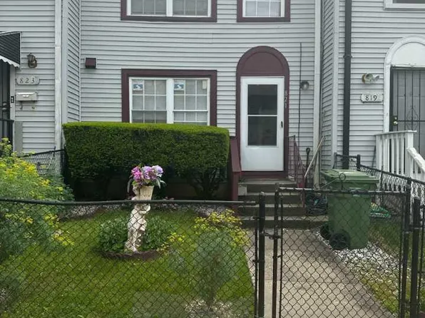 821 Showell Ct, Baltimore, MD 21202