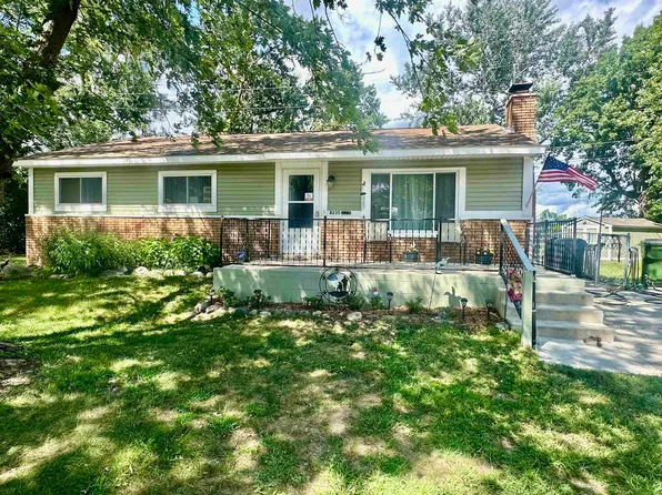 8235 Rondale Dr, Shelby Township, MI 48316