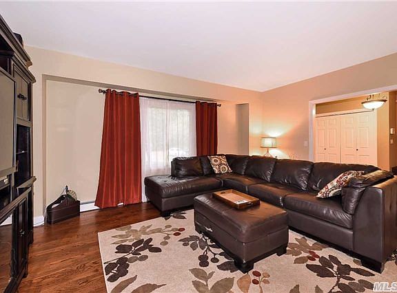 4th image of 10 Marcella Ct