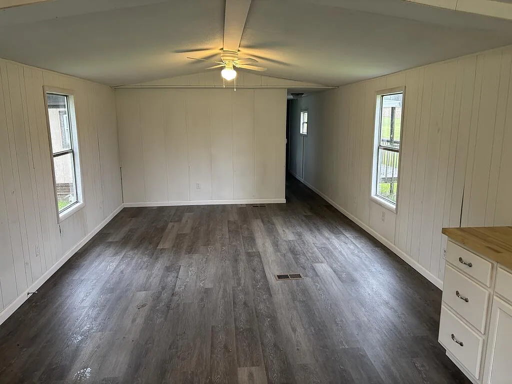3 bed, 2.0 bath, 1128 sqft, $1,100 — Photo 3