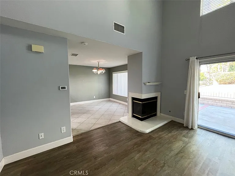 24305 Airporter Way — Photo 4