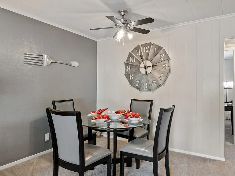 Oxford Manor Apartments and Townhomes — Photo 7
