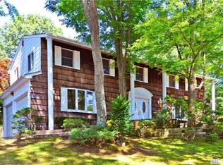 38 Larkin St, Huntington Station, NY 11746