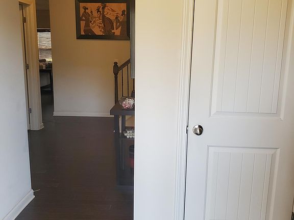 3rd image of 214 Lakeside Dr