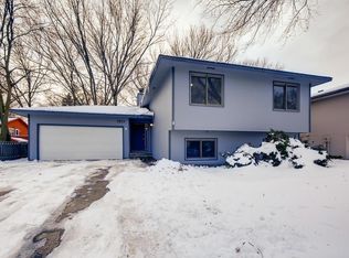 7573 Springbrook Plz, Woodbury, MN 55125