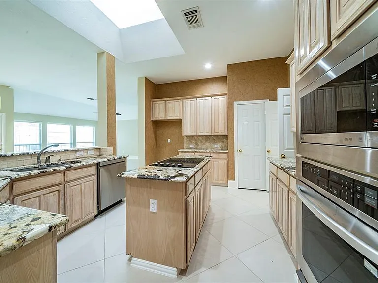 2231 Templeton Dr — Photo 10
