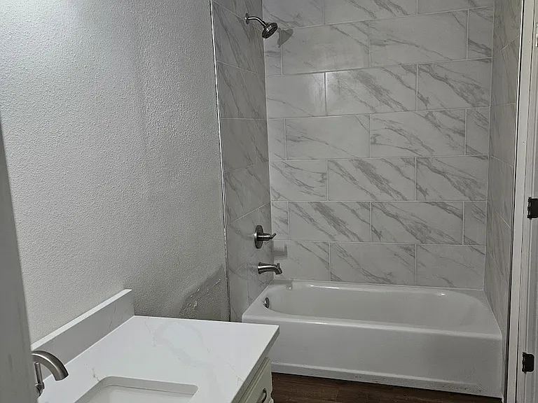 704 E Redbud Ct — Photo 7