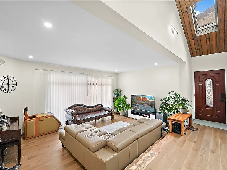 2477 6th St #1 — Photo 3