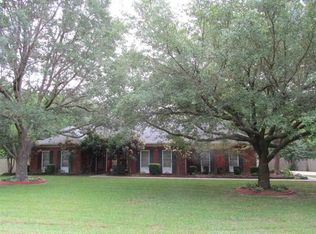 7 Colony Dr, Natchez, MS 39120