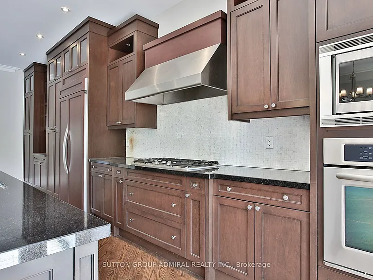 21 Dunblaine Ave — Photo 13