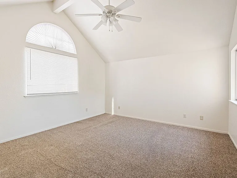 2084 E Chennault Ave — Photo 6