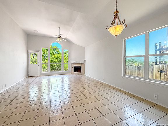 3rd image of 21607 Rio Comal