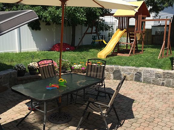 BBQ Patio and fenced in yard