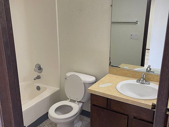 3rd image of 2247 Woburn St APT 6