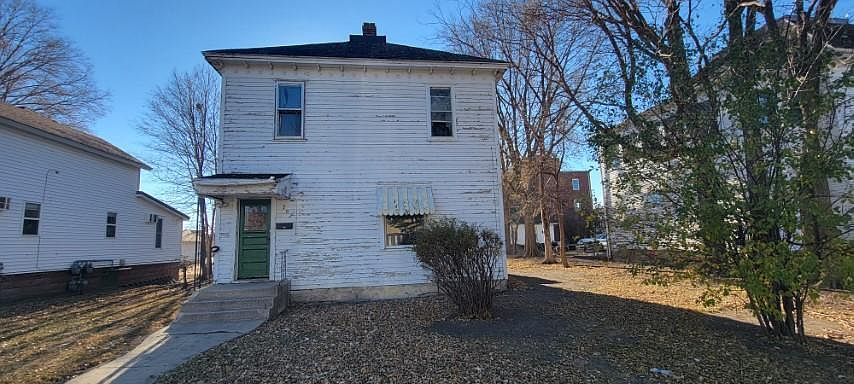 1st image of 207 W Redwood St