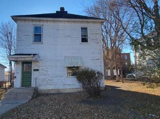 207 W Redwood St, Marshall, MN 56258