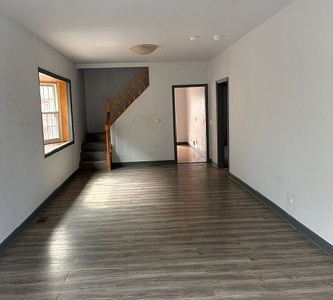 3rd image of 5041 W George St
